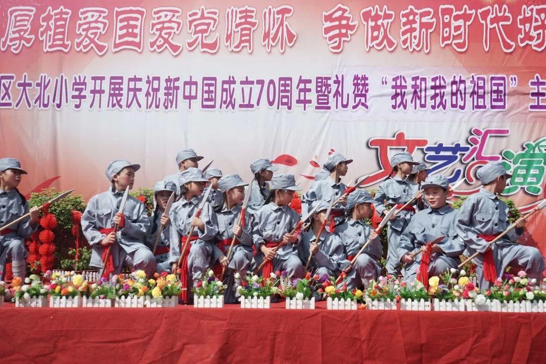 超治愈!89岁奶奶每周到医院义务弹钢琴